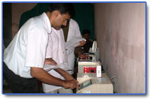 Dr.Ramesh,Director of E&I Lab Metropolis conducting the  onsite testing. Reports are printed and  given in two hours.